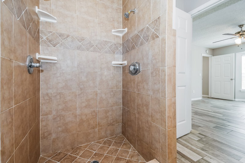 1,855/Mo, 7604 Chelmsford Dr Jacksonville, FL 32244 Main Bathroom View 2
