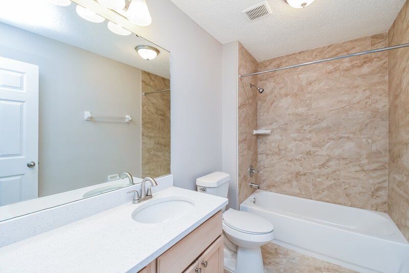 1,815/Mo, 3159 Fox Squirrel Dr Orange Park, FL 32073 Main Bathroom View