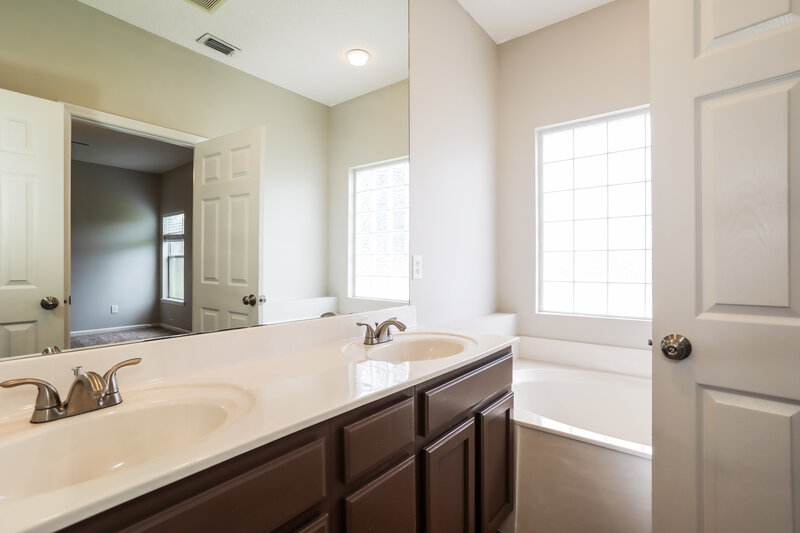 2,570/Mo, 6501 Winding Greens Dr Jacksonville, FL 32244 Main Bathroom View