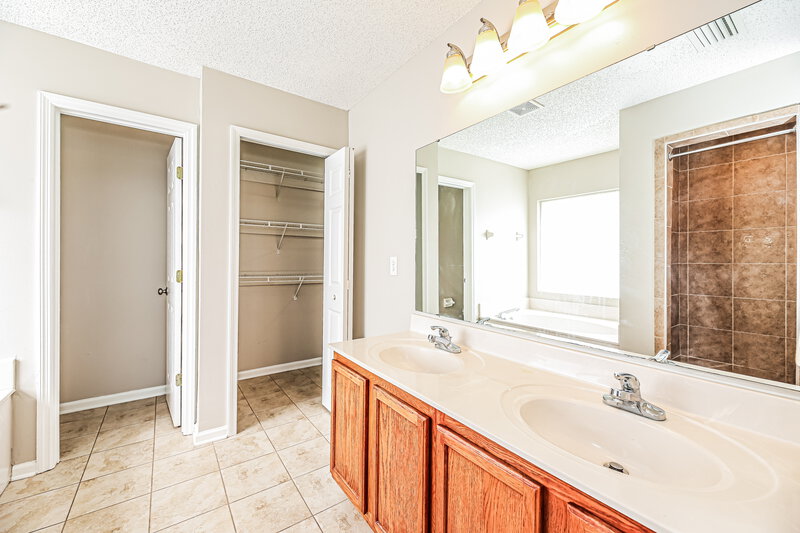 1,770/Mo, 2391 Creekfront Dr Green Cove Springs, FL 32043 Main Bathroom View