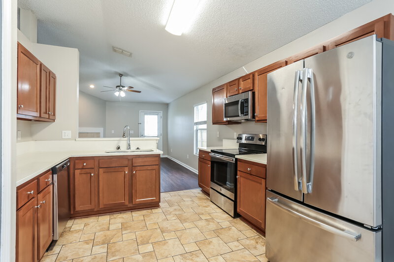 2,015/Mo, 8628 Springtree Rd Jacksonville, FL 32210 Kitchen View
