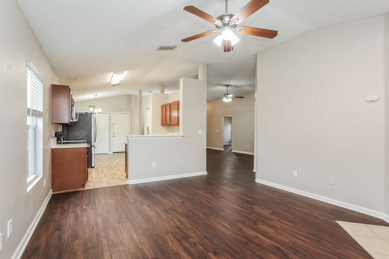 2,015/Mo, 8628 Springtree Rd Jacksonville, FL 32210 Family Room View 2