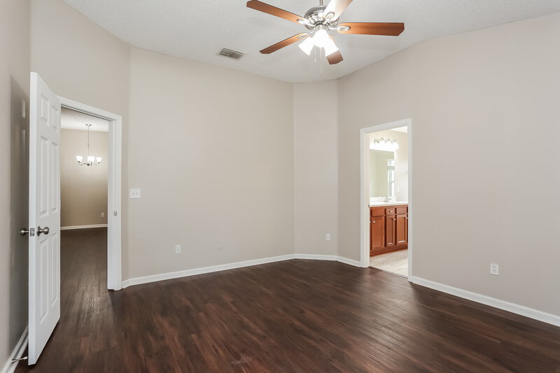 2,015/Mo, 8628 Springtree Rd Jacksonville, FL 32210 Main Bedroom View 2