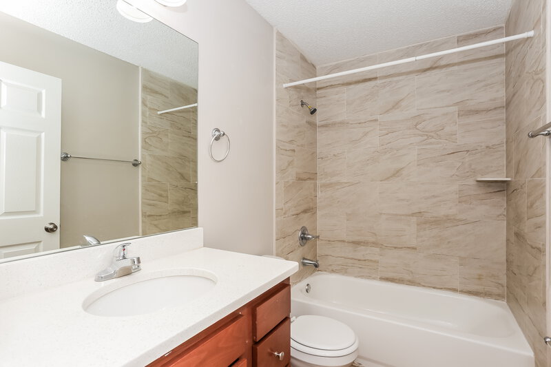 2,015/Mo, 8628 Springtree Rd Jacksonville, FL 32210 Bathroom View