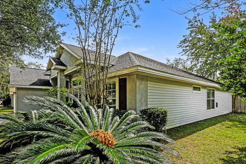 2,120/Mo, 301 N Lake Cunningham Ave Saint Johns, FL 32259 Front View