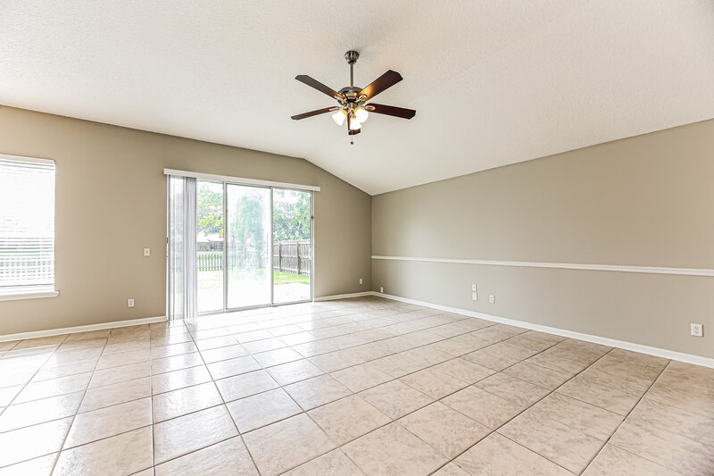 2,120/Mo, 301 N Lake Cunningham Ave Saint Johns, FL 32259 Living Room View