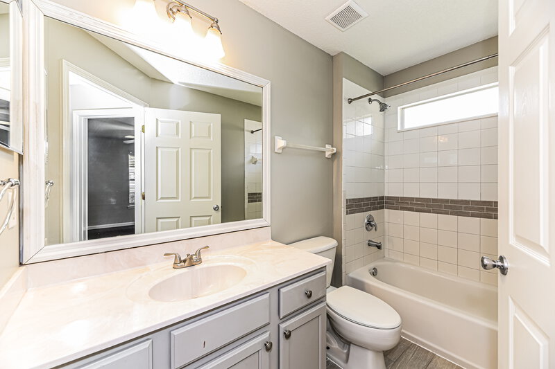 2,120/Mo, 301 N Lake Cunningham Ave Saint Johns, FL 32259 Bathroom View