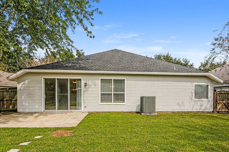 2,120/Mo, 301 N Lake Cunningham Ave Saint Johns, FL 32259 Rear View