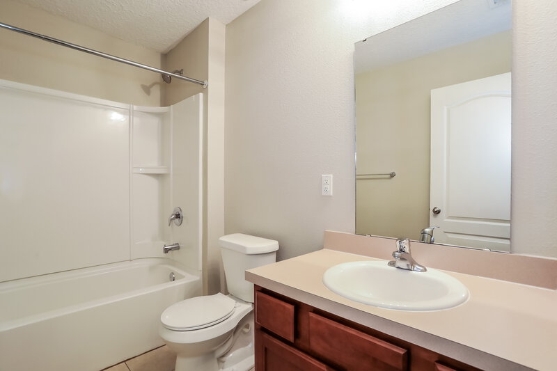 1,915/Mo, 3251 Canyon Falls Dr Green Cove Springs, FL 32043 Bathroom View