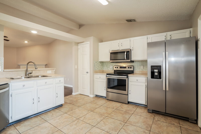 1,670/Mo, 2964 Biloxi Trl Middleburg, FL 32068 Kitchen View