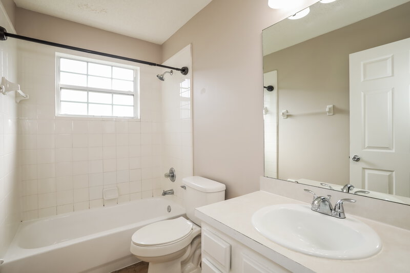 1,670/Mo, 2964 Biloxi Trl Middleburg, FL 32068 Bathroom View