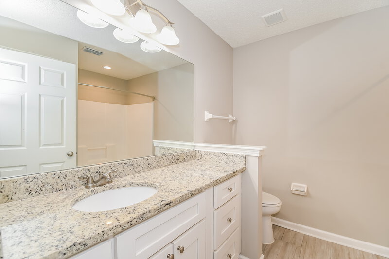 1,980/Mo, 2985 Mikris Dr E Jacksonville, FL 32225 Main Bathroom View