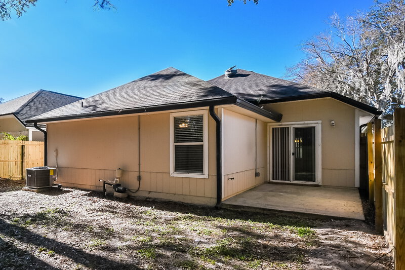 1,980/Mo, 2985 Mikris Dr E Jacksonville, FL 32225 Rear View