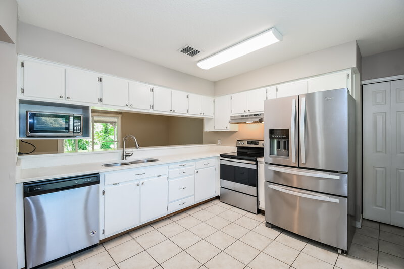 1,785/Mo, 2441 Zagato Ct Middleburg, FL 32068 Kitchen View 2