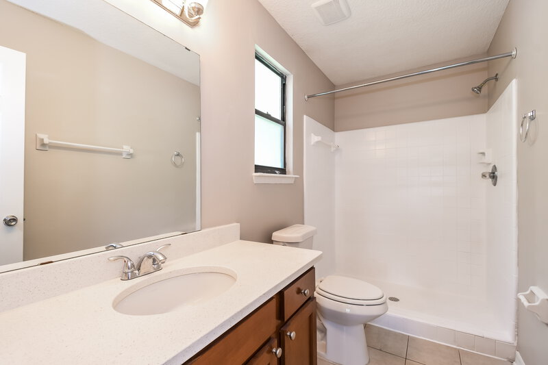 1,785/Mo, 2441 Zagato Ct Middleburg, FL 32068 Main Bathroom View