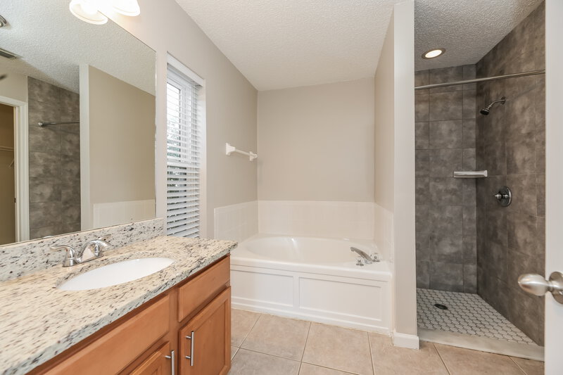2,155/Mo, 14444 Woodfield Cir N Jacksonville, FL 32258 Main Bathroom View 2