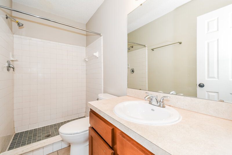 1,530/Mo, 1545 Kingfisher Blvd Orange Park, FL 32065 Main Bathroom View