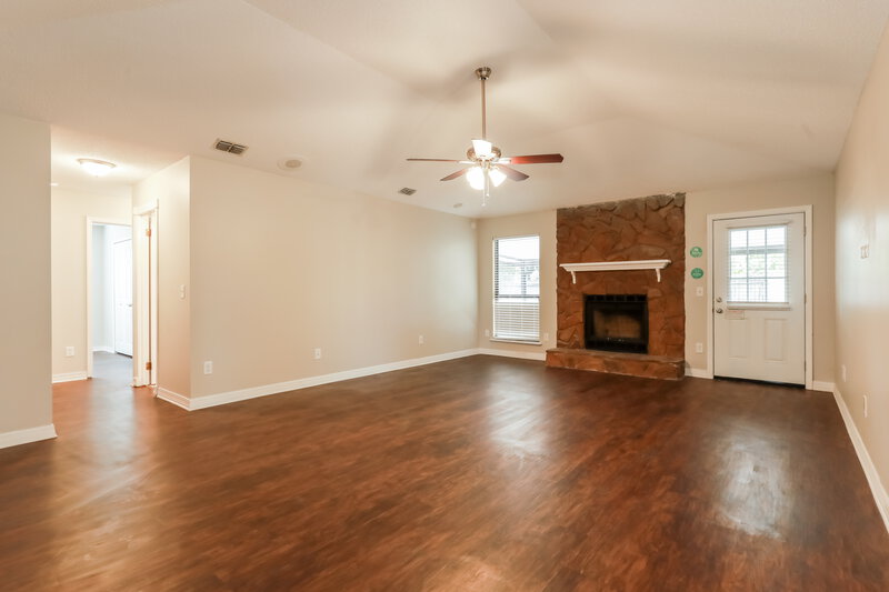 2,690/Mo, 8468 Hamden Rd Jacksonville, FL 32244 Living Room View