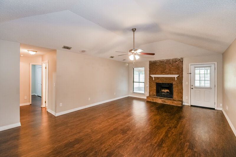 1,955/Mo, 8468 Hamden Rd Jacksonville, FL 32244 Living Room View