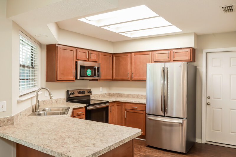 2,690/Mo, 8468 Hamden Rd Jacksonville, FL 32244 Kitchen View