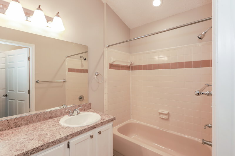 2,690/Mo, 8468 Hamden Rd Jacksonville, FL 32244 Master Bathroom View