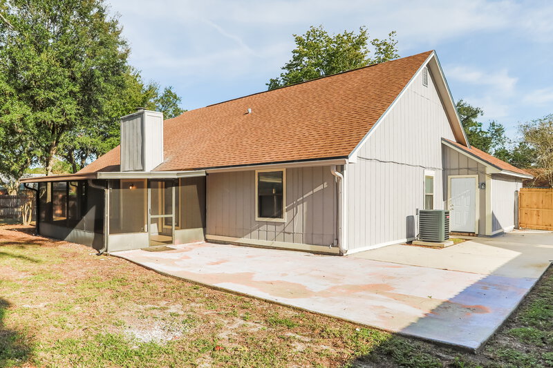 2,690/Mo, 8468 Hamden Rd Jacksonville, FL 32244 Rear View
