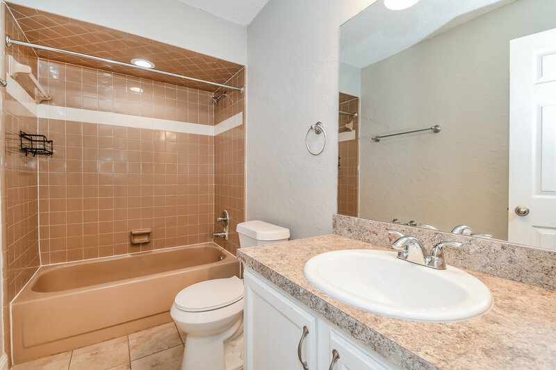 1,955/Mo, 8468 Hamden Rd Jacksonville, FL 32244 Bathroom View