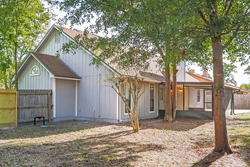 2,690/Mo, 8468 Hamden Rd Jacksonville, FL 32244 Rear View 2