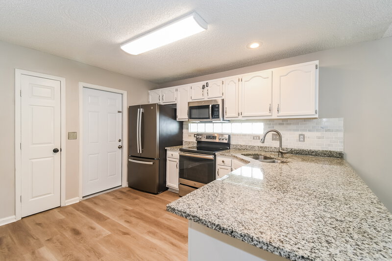 2,090/Mo, 8785 Chambore Dr Jacksonville, FL 32256 Kitchen View