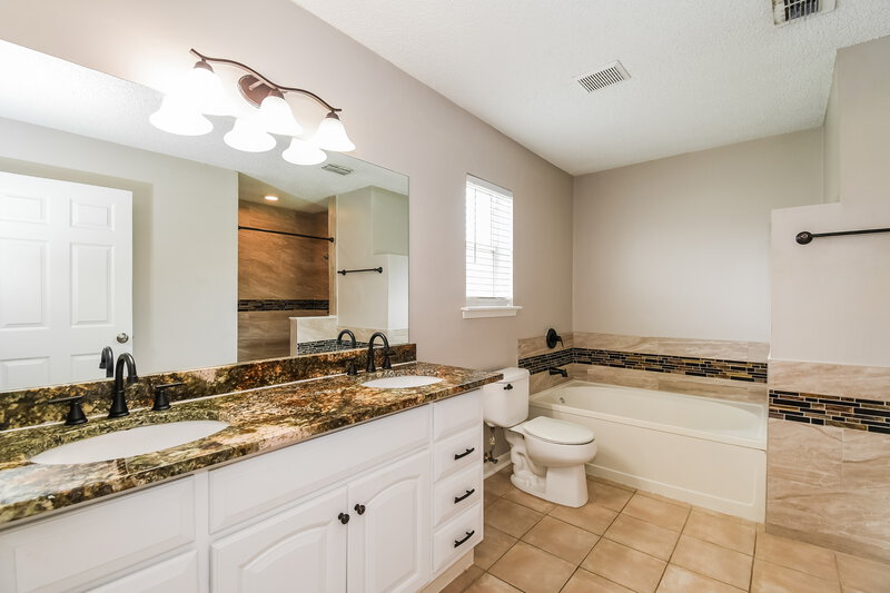2,090/Mo, 8785 Chambore Dr Jacksonville, FL 32256 Main Bathroom View 2