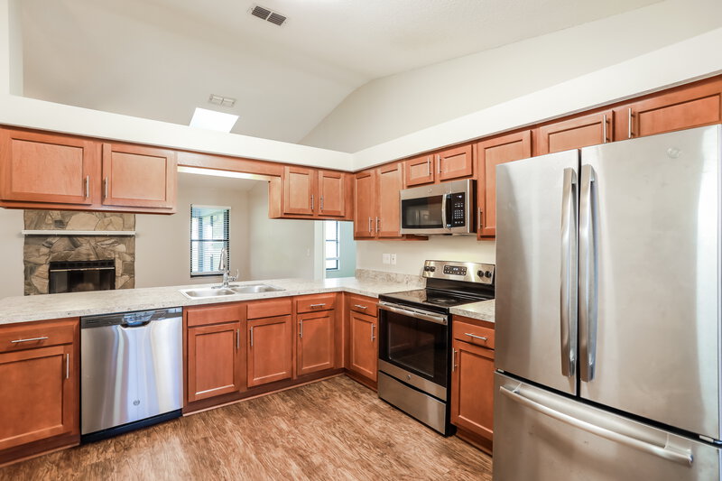1,610/Mo, 2224 Minorcan St. Middleburg, FL 32068 Kitchen View
