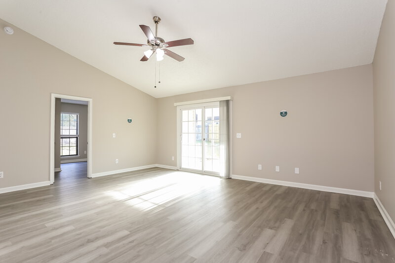 1,895/Mo, 8197 Boonesborough Trl Jacksonville, FL 32244 Living Room View 2