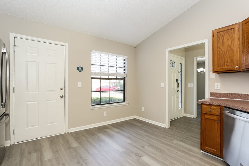 1,895/Mo, 8197 Boonesborough Trl Jacksonville, FL 32244 Living Room View 3