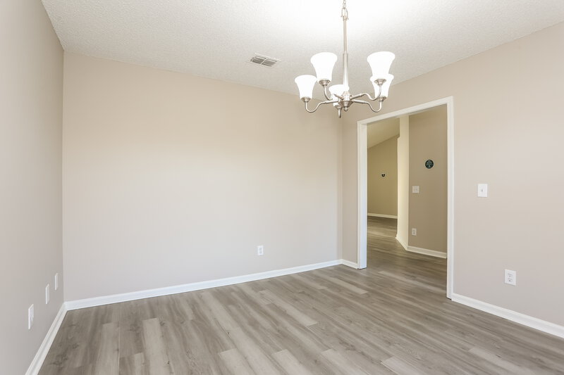 1,895/Mo, 8197 Boonesborough Trl Jacksonville, FL 32244 Dining Room View 2
