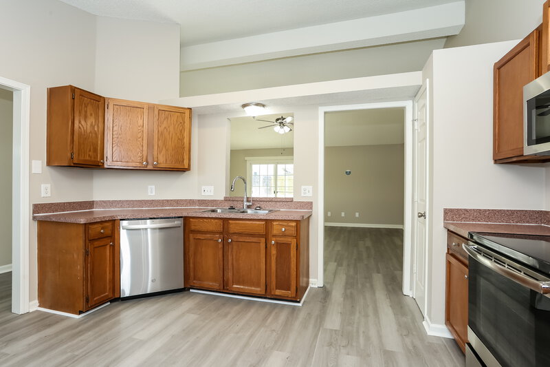 1,895/Mo, 8197 Boonesborough Trl Jacksonville, FL 32244 Kitchen View 2