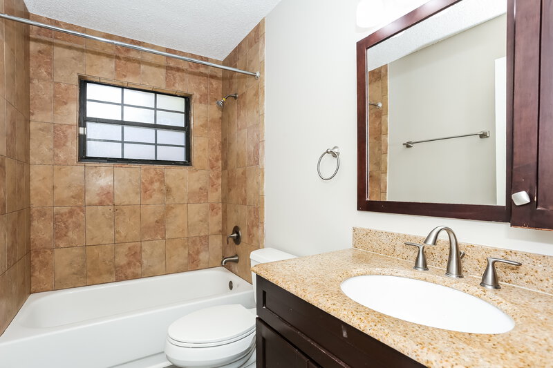 1,895/Mo, 8197 Boonesborough Trl Jacksonville, FL 32244 Bathroom View