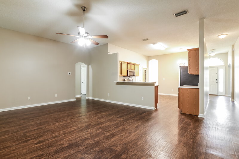 1,940/Mo, 627 Spanish Wells Rd Jacksonville, FL 32218 Living Room View 2