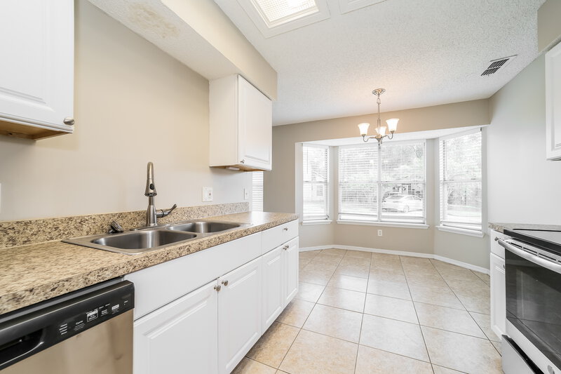 1,740/Mo, 6717 Newgate Cir E Jacksonville, FL 32244 Kitchen View