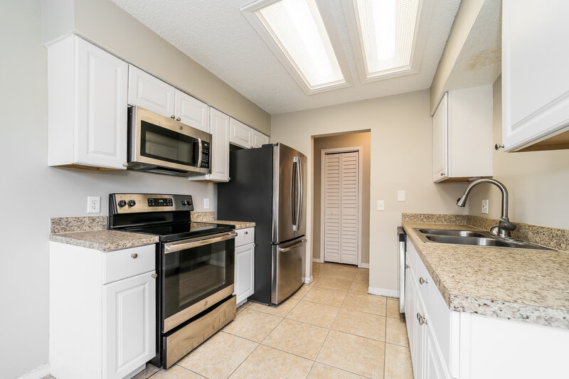 1,740/Mo, 6717 Newgate Cir E Jacksonville, FL 32244 Kitchen View 2