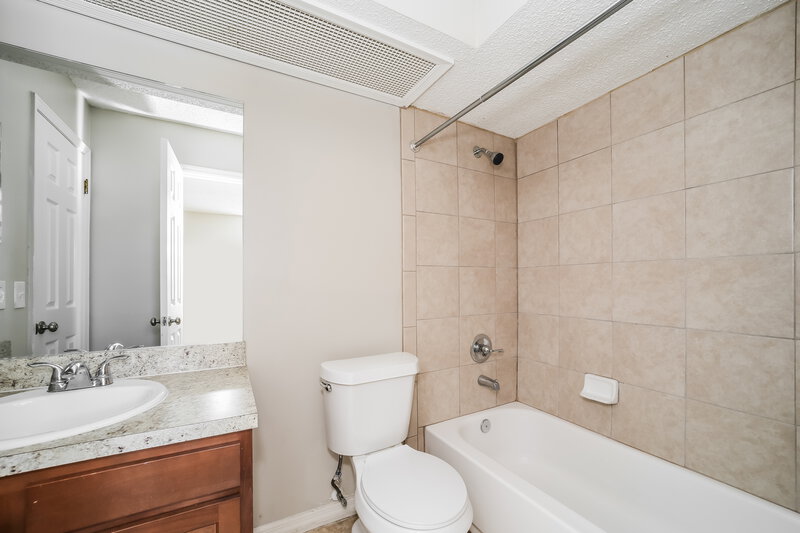 1,740/Mo, 6717 Newgate Cir E Jacksonville, FL 32244 Bathroom View