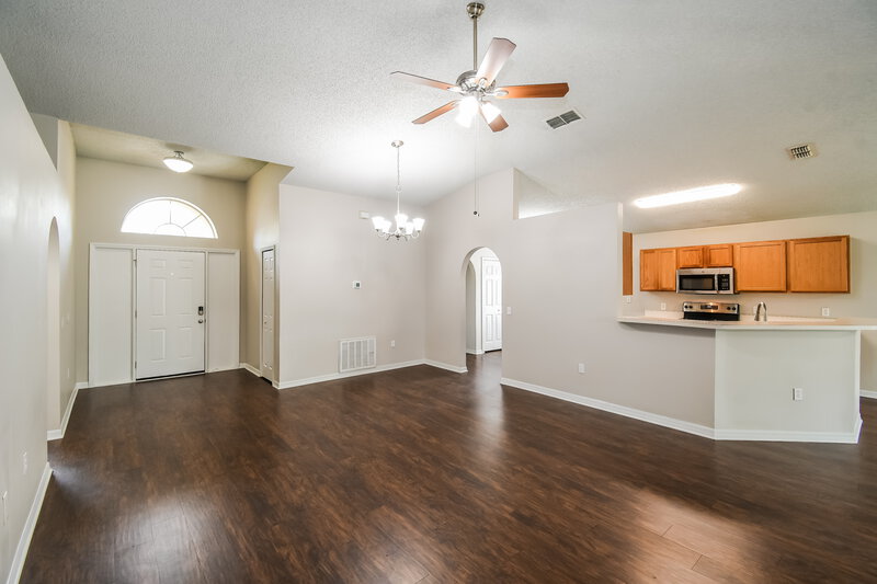 1,860/Mo, 7428 Prosperity Park Rd N Jacksonville, FL 32244 Living Room View