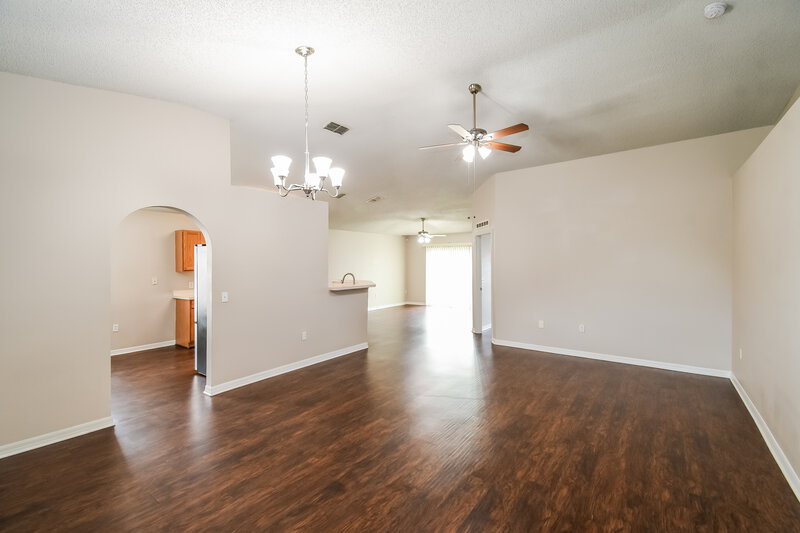 1,860/Mo, 7428 Prosperity Park Rd N Jacksonville, FL 32244 Living Room View 2
