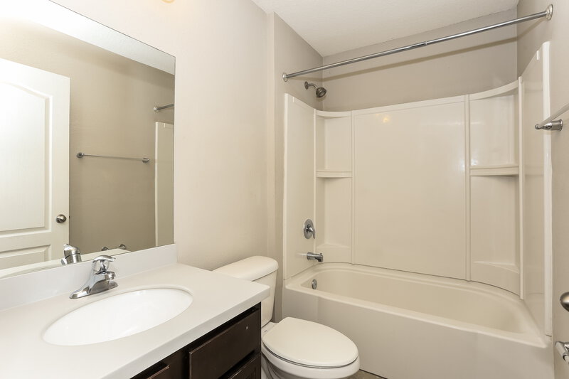 2,130/Mo, 2643 Salt Lake Dr Jacksonville, FL 32211 Bathroom View 2