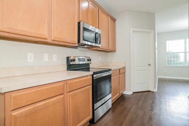 2,070/Mo, 2711 Spoonbill Trl Orange Park, FL 32073 Kitchen View 2