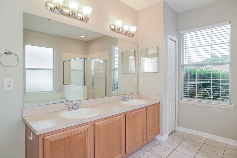 2,070/Mo, 2711 Spoonbill Trl Orange Park, FL 32073 Main Bathroom View