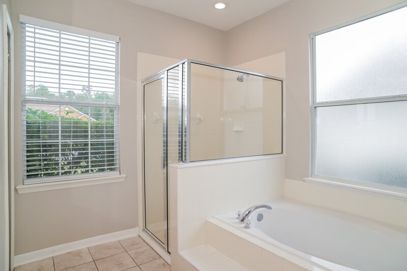 2,070/Mo, 2711 Spoonbill Trl Orange Park, FL 32073 Main Bathroom View 2