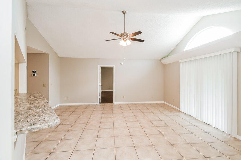 1,700/Mo, 8468 Rockridge Dr Jacksonville, FL 32244 Living Room View 3
