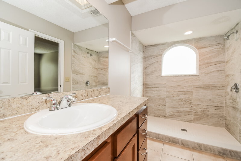 1,700/Mo, 8468 Rockridge Dr Jacksonville, FL 32244 Main Bathroom View