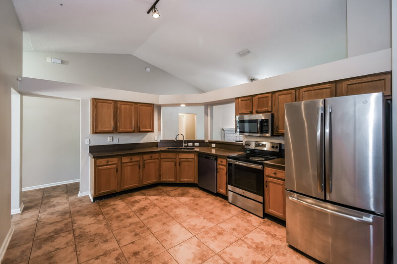 1,900/Mo, 3746 August Crossing Ct Jacksonville, FL 32210 Kitchen View 2