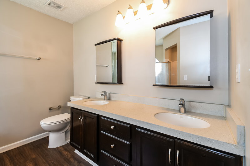 1,900/Mo, 3746 August Crossing Ct Jacksonville, FL 32210 Main Bathroom View
